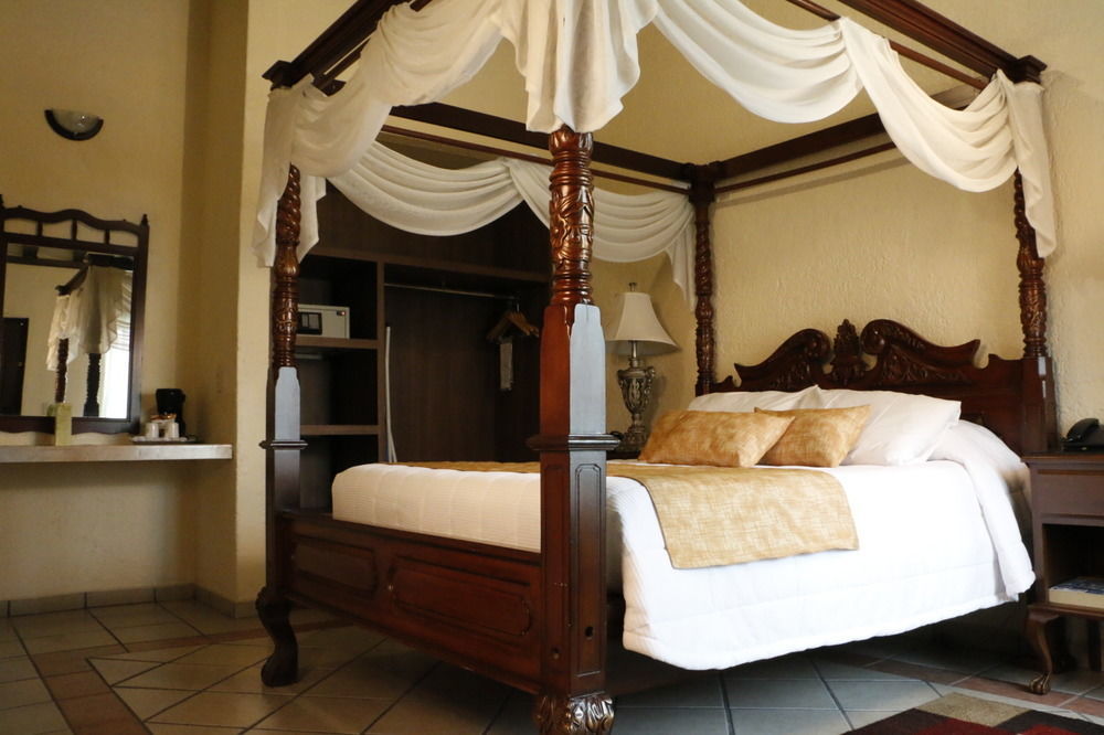 Hotel Posada Virreyes ทลาคิวปาก ภายนอก รูปภาพ