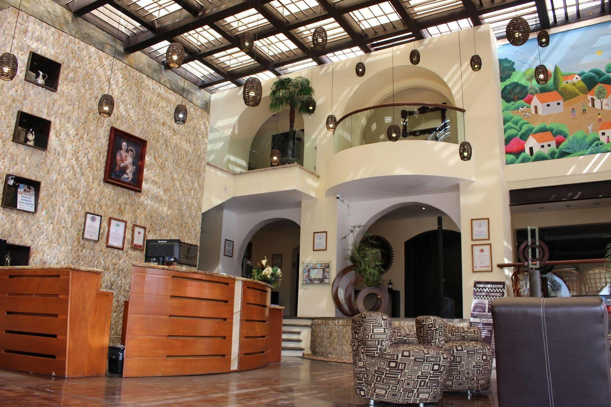 Hotel Posada Virreyes ทลาคิวปาก ภายนอก รูปภาพ
